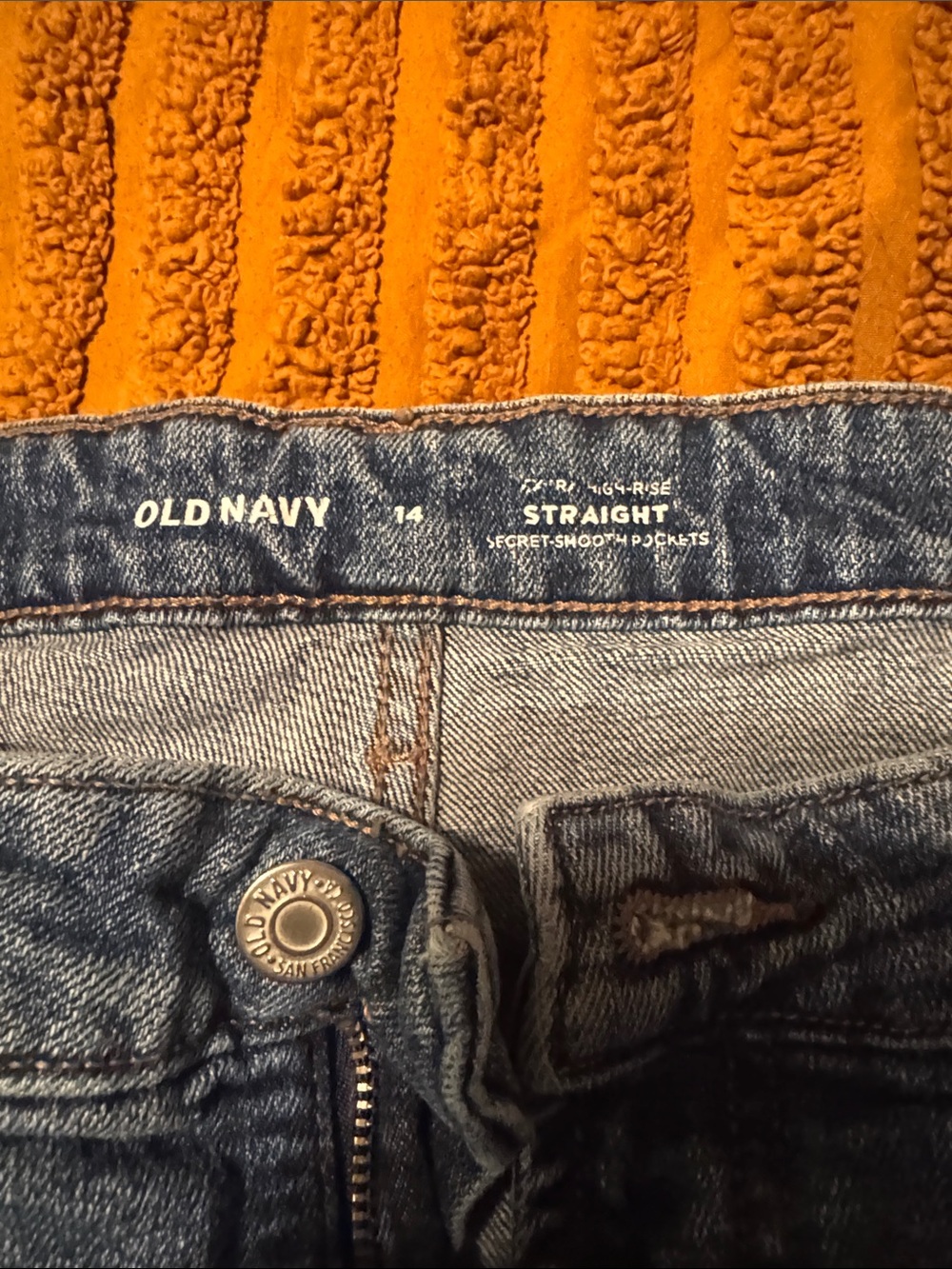 Old Navy Women’s high rise straight jeans.